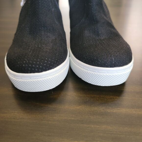 Seven Dials Black Hidden Wedge Perforated Microsuede Sneaker Wedge Size 8.5 New - Picture 4 of 10